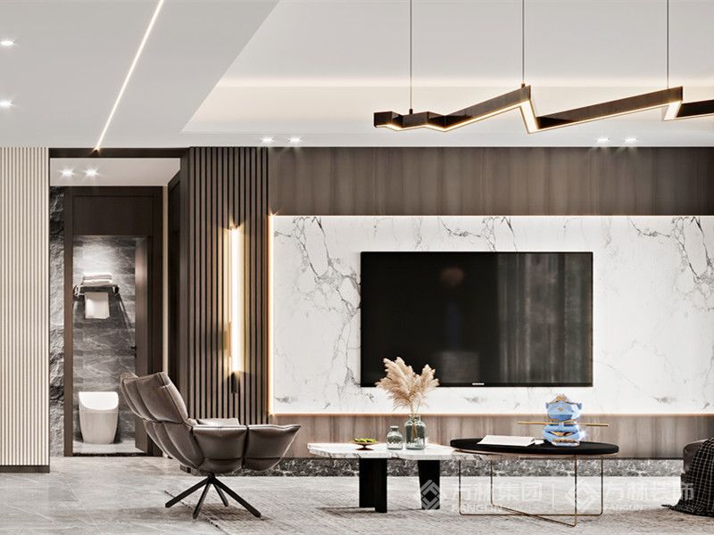 客厅是常见的现代风格，外形简洁、功能性强。电视墙石材凸显空间质感，有藏有露；绿植的加入，让空间多了一丝活泼气息。
